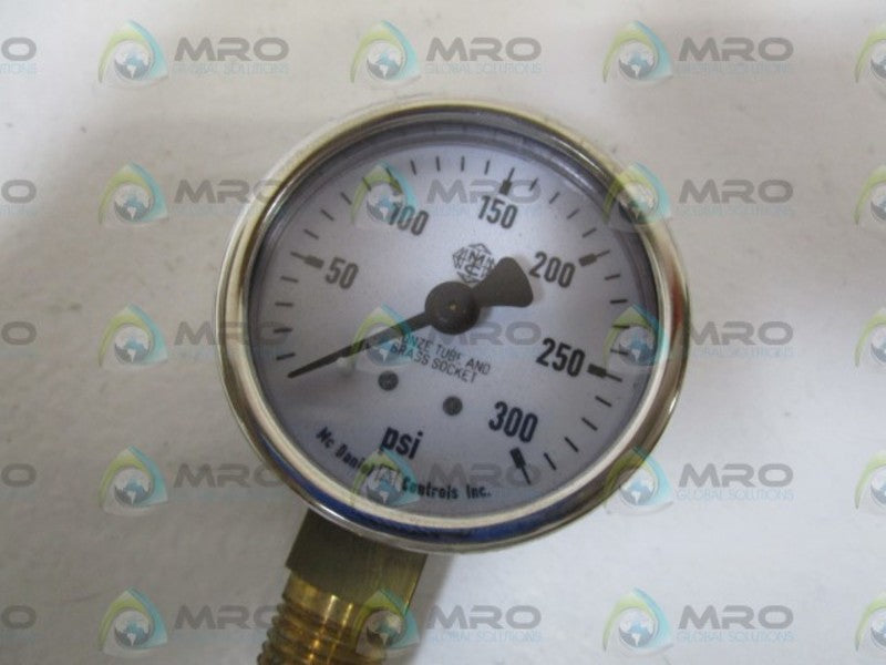McDANIEL CONTROLS 1/4"NPT 0/300PSI PRESSURE GAUGE T7G *NEW IN BOX*
