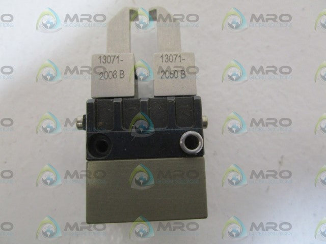 SCHUNK 2-FINGER PARALLEL GRIPPER 305501  *NEW NO BOX*