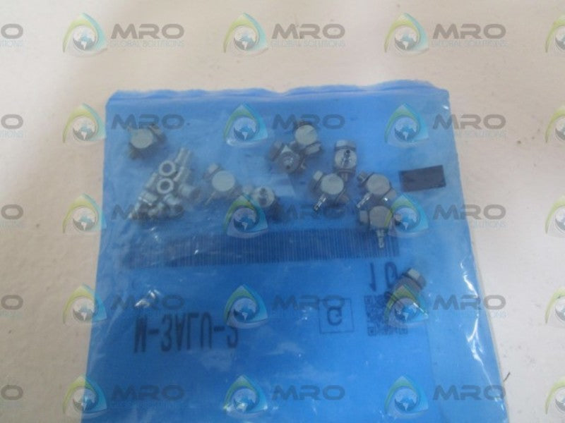 LOT OF 10 SMC FITTING CONNECTOR M-3ALU-2 *NEW IN FACTORY BAG*