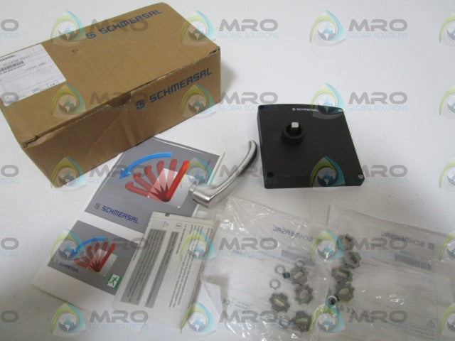 SCHMERSAL LOCK SAFETY AZ/AZM 200-B30-RTAG1P1 (AS PICTURED) *NEW IN BOX*