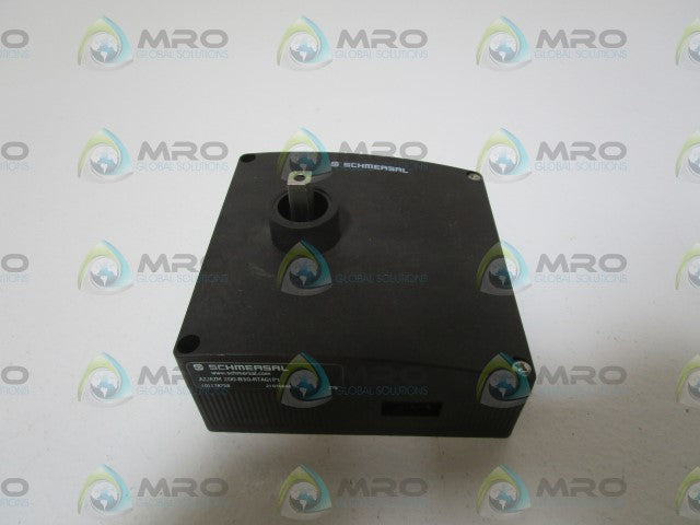 SCHMERSAL LOCK SAFETY AZ/AZM 200-B30-RTAG1P1 (AS PICTURED) *NEW NO BOX*