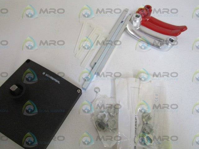 SCHMERSAL DOOR HANDLE ACTUATOR AZ/AZM 200-B30-RTAG1P1 (AS IS) *NEW IN BOX *