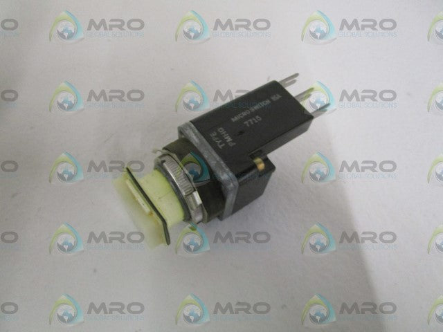 MICROSWITCH PUSHBUTTON SWITCH PMHG102A1 *NEW IN BOX*