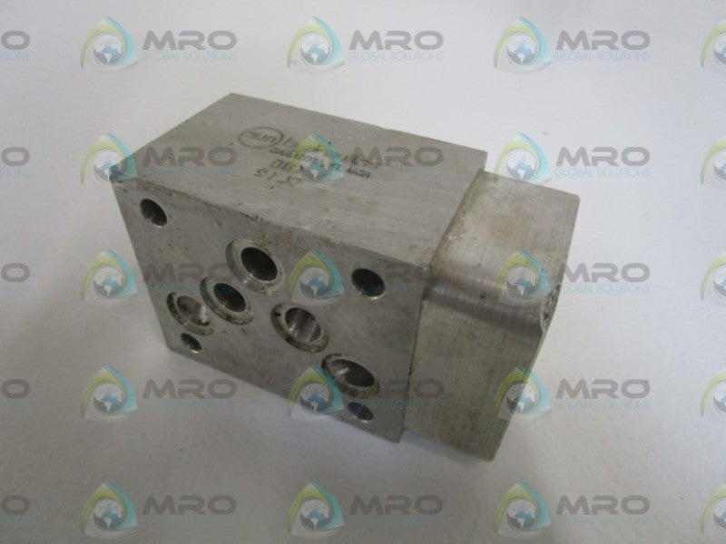 SUN HYDRUALICS FLOW CONTROL VALVE DBT 9IJ7 *NEW NO BOX*