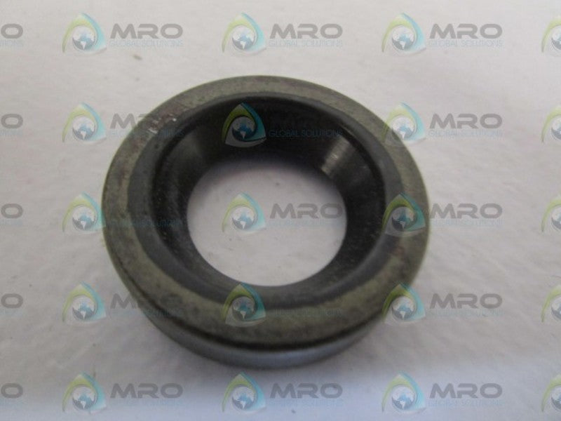 LOT OF 12 NATIONAL OIL SEAL 6835S *NEW IN BOX*