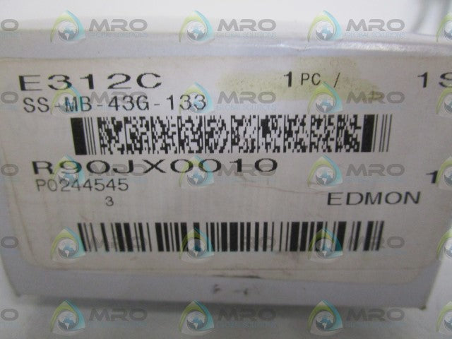 SWAGELOK BRACKET KIT SS-MB-43G-133 *NEW IN BOX*