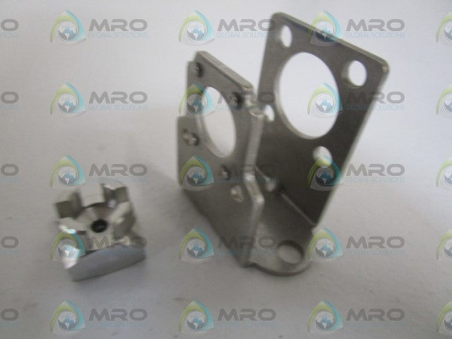 SWAGELOK BRACKET KIT SS-MB-43G-133 *NEW IN BOX*