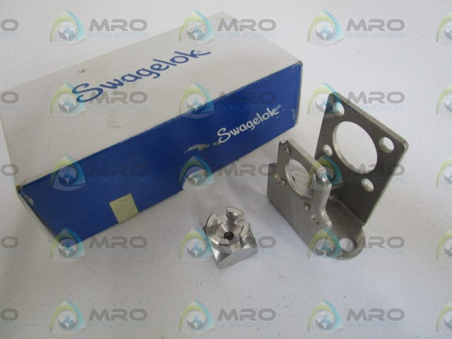 SWAGELOK BRACKET KIT SS-MB-43G-133 *NEW IN BOX*
