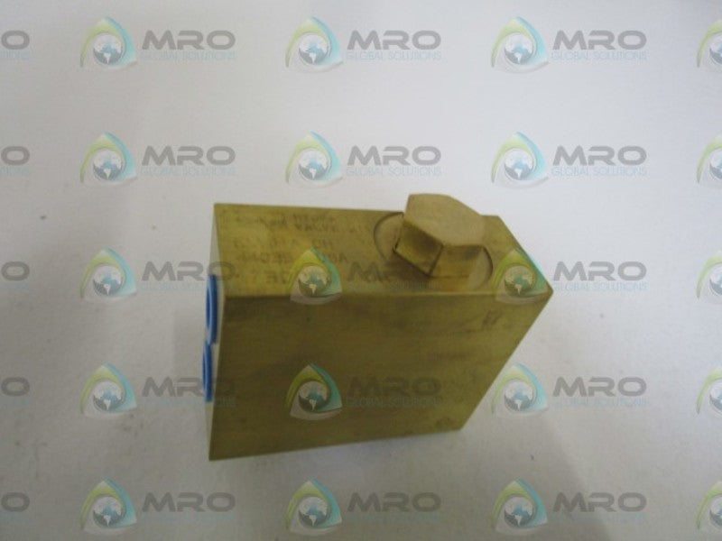 PARKER HYDRUALUIC VALVE 44035 *NEW NO BOX*