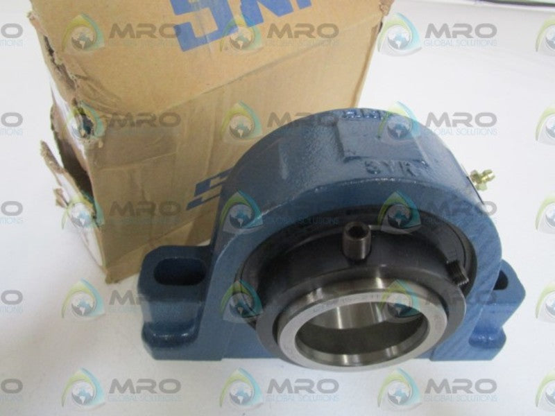 SKF UNIT ROLLER COLLAR MOUNT SYR 2.11/16 *NEW IN BOX*