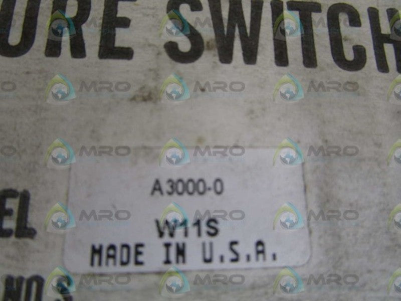 DWYER PRESSURE SWITCH/GAGE A3000-0 * FACTORY SEALED *
