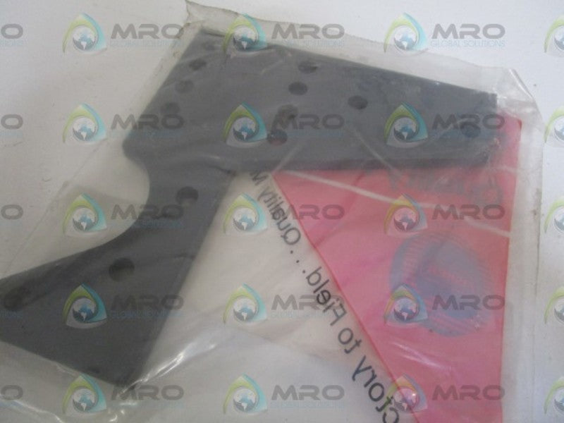 FISHER MOUNTING BRACKET 2U909325232 * NEW IN FACTORY BAG *