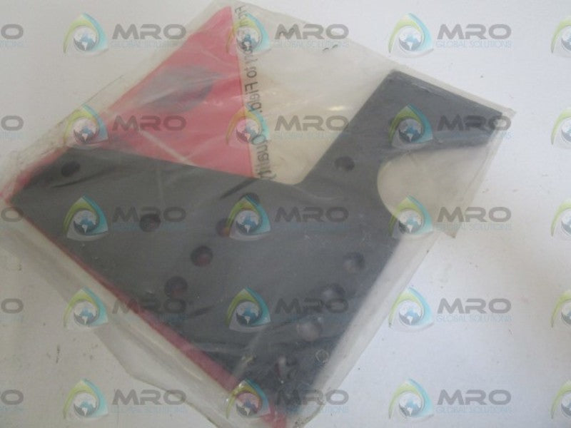 FISHER MOUNTING BRACKET 2U909325232 * NEW IN FACTORY BAG *
