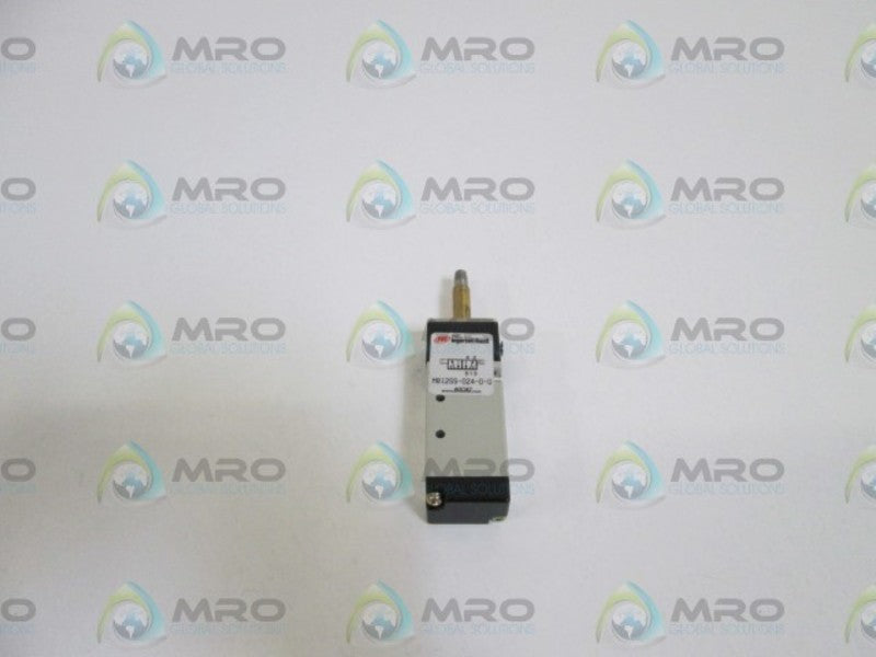 ARO INGERSOLL RAND VALVE (MISSING COIL) M812SS-024-D-G  UNMP