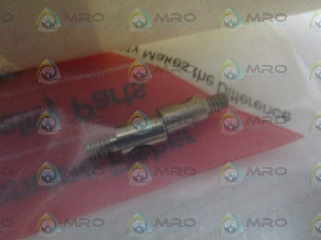 LOT OF 2 FISHER SHAFT CLAMP SCREW 1B451435172 *NEW IN FACTORY BAG*