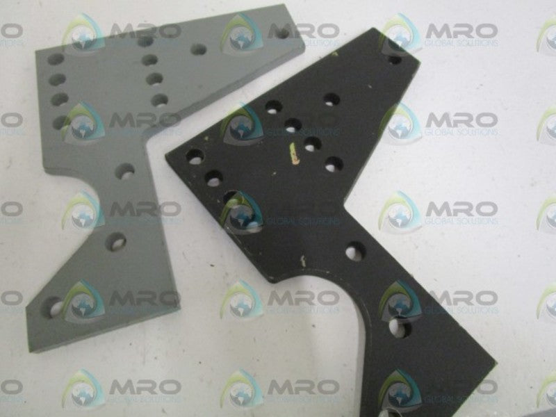 LOT OF 2 MOUNTING BRACKET 2U909325232 *NEW NO BOX*