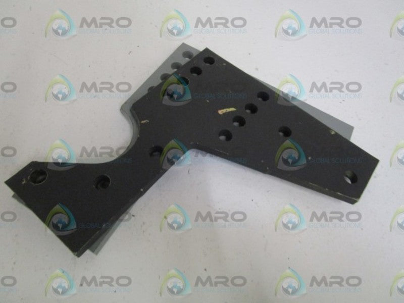 LOT OF 2 MOUNTING BRACKET 2U909325232 *NEW NO BOX*