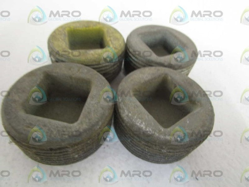 LOT OF 4 CROUSE-HINDS 1-1/4" CONDUIT PLUG PLG4 *USED*
