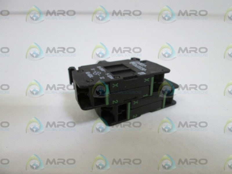 LOT OF 2 MOELLER LAMP MODULE M22-CLED230-G (GREEN) *NEW NO BOX*