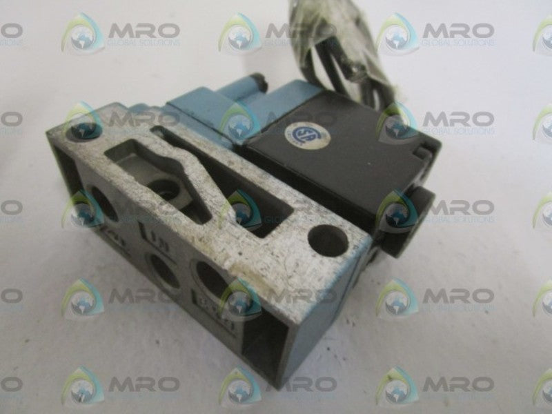 MAC 132B-111BAAA SOLENOID VALVE *NEW NO BOX*