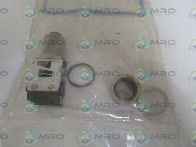 MICROSWITCH 1B100 SNAP ACTION SWITCH  *NEW IN FACTORY BAG*