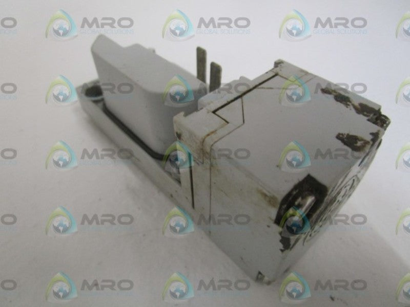 ALLEN BRADLEY 802PR-LACH2 SER. C PROXIMITY SWITCH (AS PICTURED)  UNMP