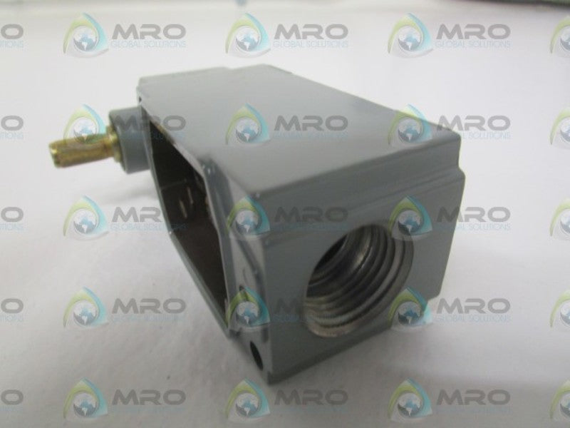 INDUSTRIAL SPARE PART Z-24800  OPERATING HEAD (AS PICTURED)  NSNP