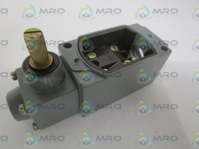 INDUSTRIAL SPARE PART Z-24800  OPERATING HEAD (AS PICTURED)  NSNP