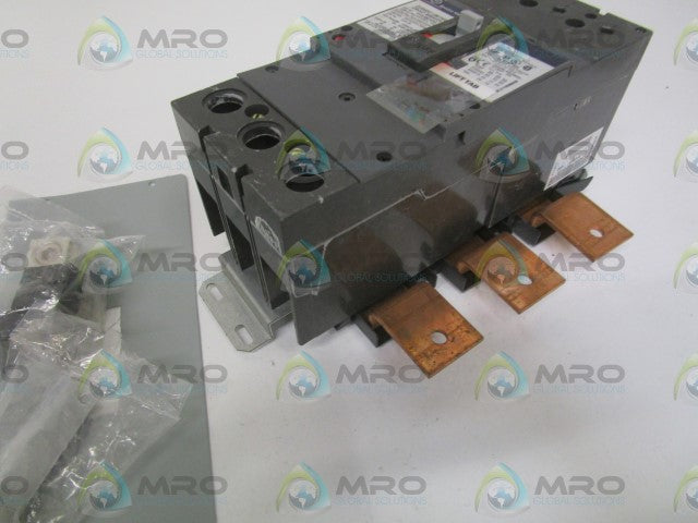 GENERAL ELECTRIC SFHA36AT0250 CIRCUIT BREAKER (CRAKED AS PICTURED) *NEW NO BOX*