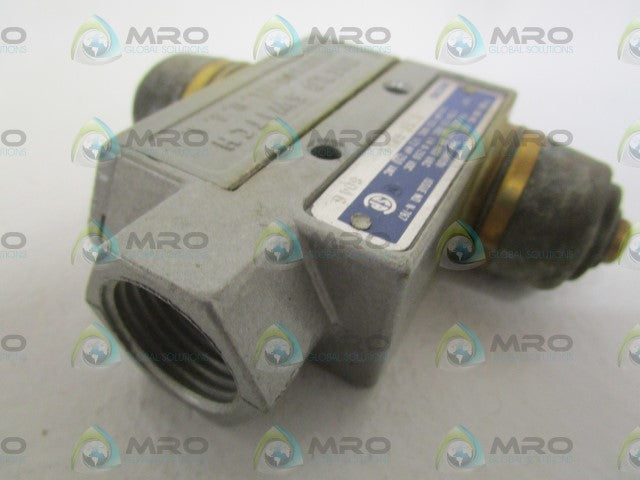 MICROSWITCH BZE6-RNX1 LIMIT SWITCH (GREY BODY) *NEW NO BOX*