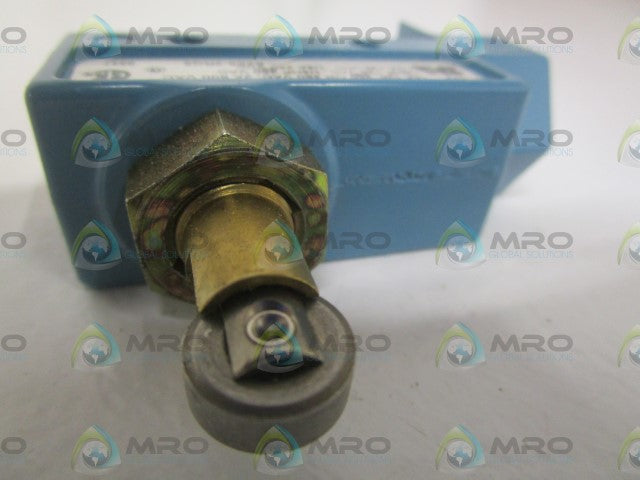 MICROSWITCH BZE6-2RQ8 LIMIT SWITCH (AS PICTURED) *NEW NO BOX *