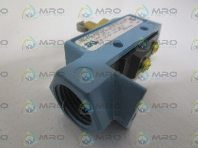 MICROSWITCH BZE6-2RQ8 LIMIT SWITCH (AS PICTURED) *NEW NO BOX *