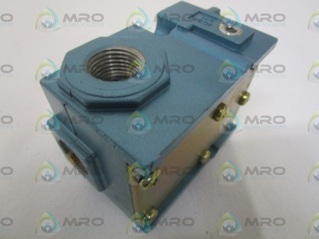 MAC 56C-13-111HA SOLENOID VALVE (AS PICTURED) *NEW NO BOX*