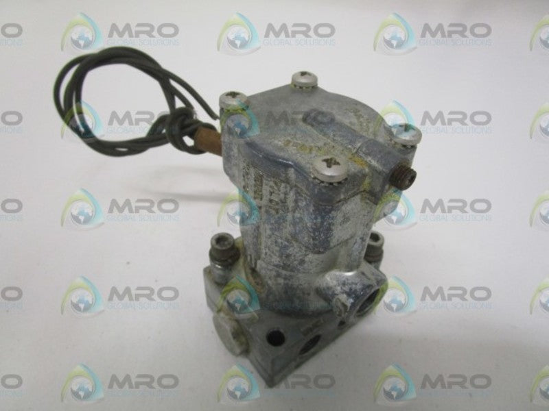 PARKER K065-1033 W/ K058-002  SOLENOID VALVE *USED*