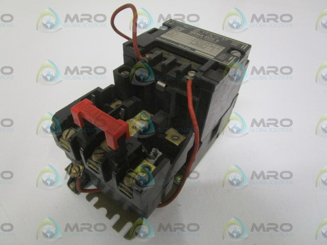 SQUARE D 8536-SBG2 MORTOR STARTER (CRACKED AS PICTURED) *USED*
