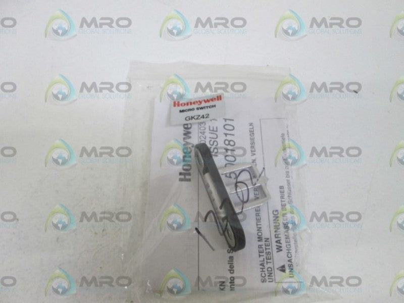 HONEYWELL SAFETY INTERLOCK SWITCH KEY GKZ42 *NEW IN BAG*