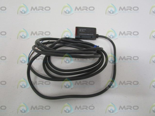 OMRON E3S-AT11-D PHOTOELECTRIC SWITCH *NEW NO BOX*