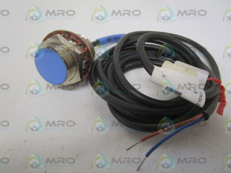 KEYENCE EV-130M SENSOR *NEW NO BOX*