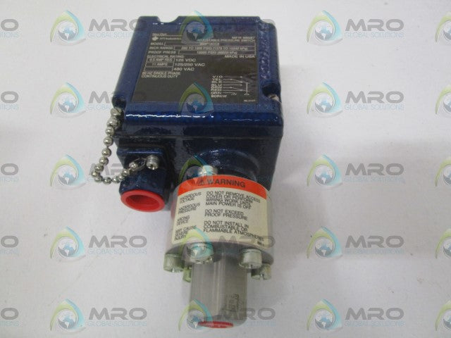 ITT 200P13CC3 PRESSURE SWITCH 200 TO 1500PSIG *NEW IN BOX *
