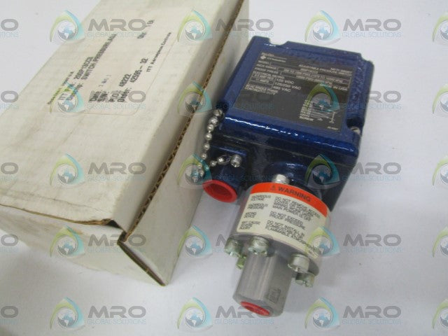 ITT 200P13CC3 PRESSURE SWITCH 200 TO 1500PSIG *NEW IN BOX *