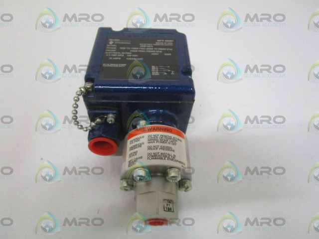 ITT 200P18C3 PRESSURE SWITCH 1000 TO 10000PSIG *NEW IN BOX*