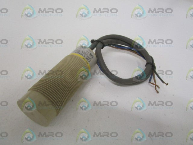 OMRON E2K-X15ME1 CAPACITIVE PROXIMITY SWITCH *USED*