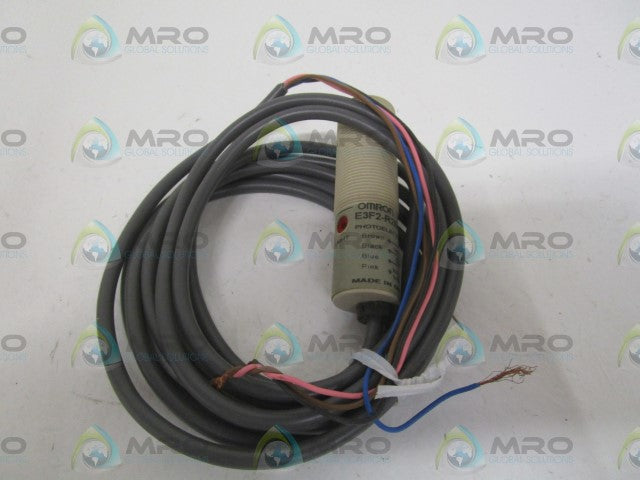 OMRON E3F2-R2B4 PHOTOELECTRIC SENSOR (AS PICTURED) *NEW NO BOX*