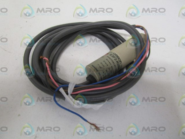 OMRON E3F2-R2B4 PHOTOELECTRIC SENSOR (AS PICTURED) *NEW NO BOX*