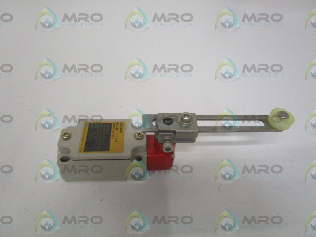 OMRON D4B-2116 LIMIT SWITCH (AS PICTURED) *NEW NO BOX*