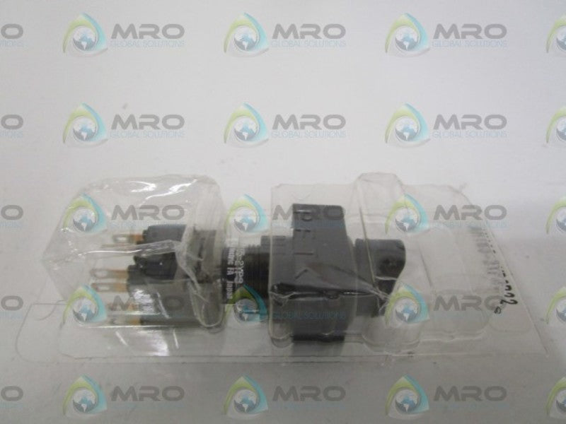 FUJI ELECTRIC AH165-2YP3B22 PUSHBUTTON *NEW IN ORIGINAL PACKAGE*
