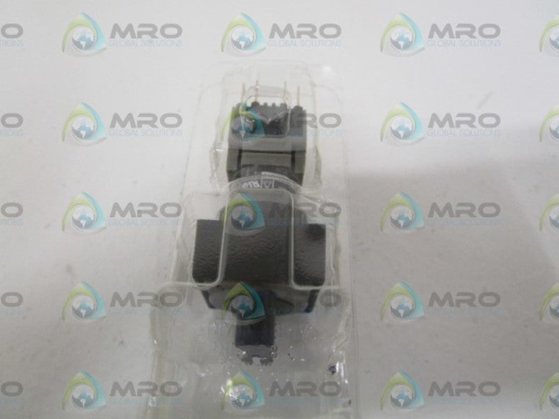 FUJI ELECTRIC AH165-2YP3B22 PUSHBUTTON *NEW IN ORIGINAL PACKAGE*