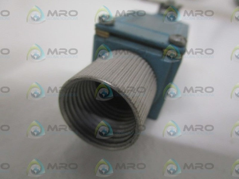 HONEYWELL GLCA01A1B LIMIT SWITCH *USED*
