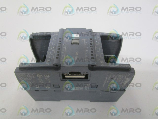 SIEMENS 6ES7222-1HH32-0XB0 OUTPUT RELAY (MISSING DOORS) *NEW NO BOX*