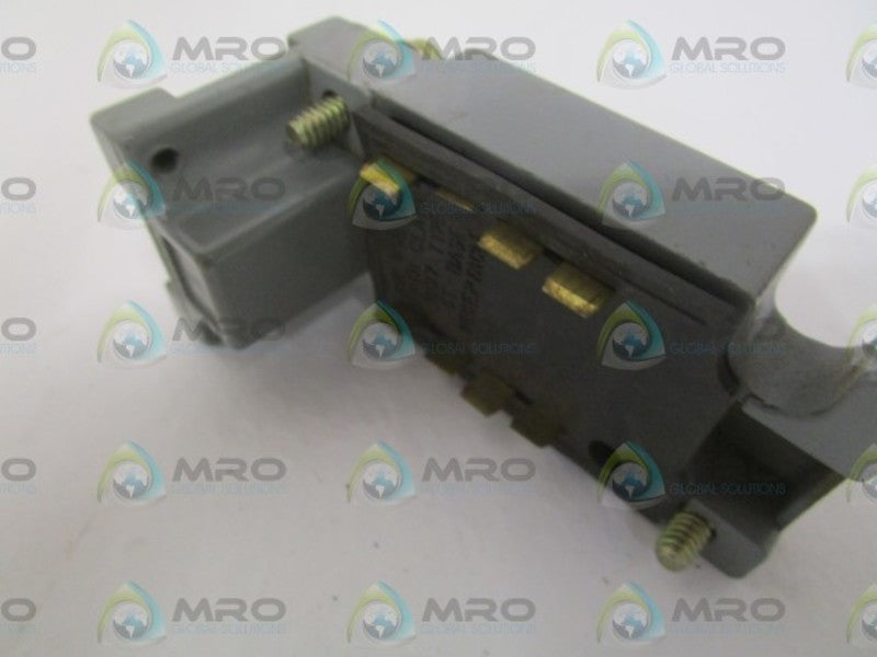 SQUARE D 9007-C062 SER. A LIMIT SWITCH (BODY ONLY) *USED *